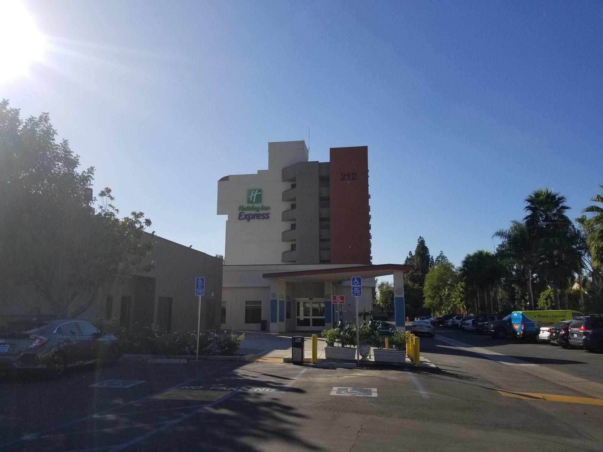 Holiday Inn Express Fullerton-Anaheim By Ihg Extérieur photo